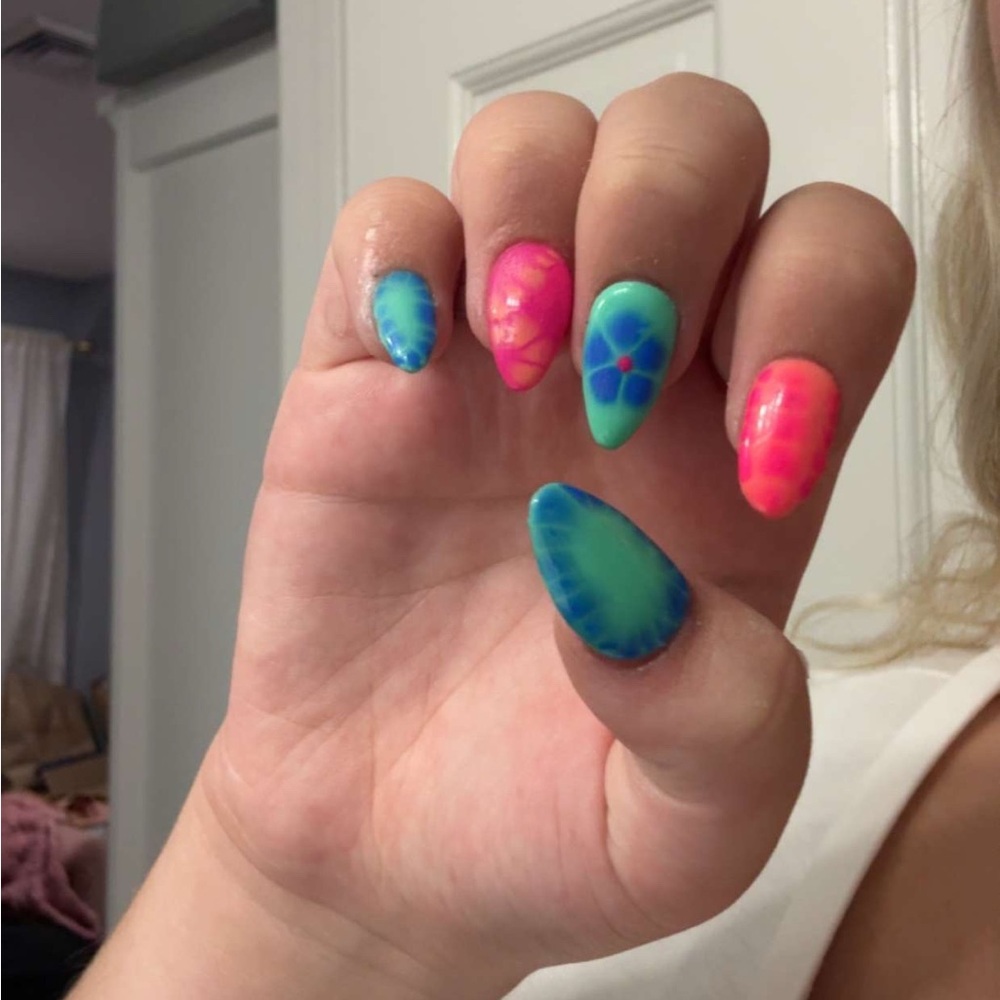 Custom Press-On Nails!! - Picture 4 of 9